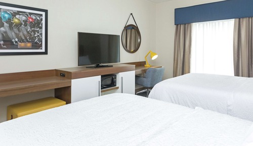 Zimmer, 2 Queen-Betten, Nichtraucher, Kühlschrank und Mikrowelle