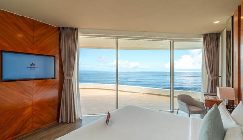 Junior Classic 1 Bedroom Suite (15-minute Foot Massage for 2)