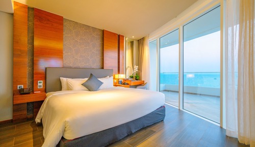 Executive Suite Ocean View Double room (40-minute Body Massage for 2)