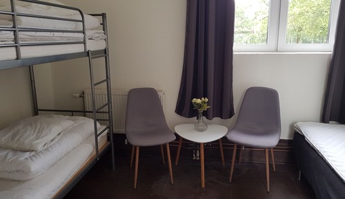 Dreibettzimmer, Mehrere Betten, Gemeinschaftsbad