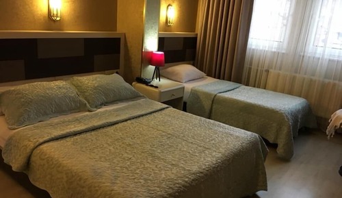 Doppel- oder Zweibettzimmer