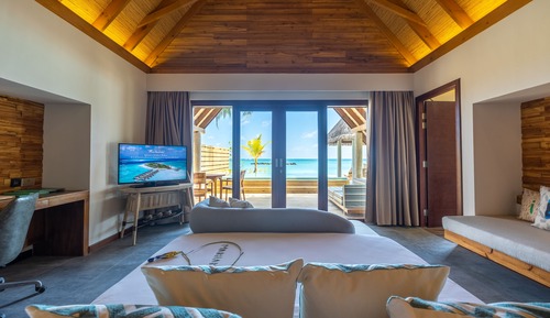 Premium Two bedroom Beach Duplex with Private Pool and Free access to sea plane lounge on Arrival