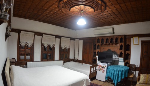 air-conditioned room for 3 persons