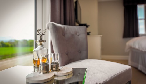 Doppel- oder Zweibettzimmer, Terrasse (Jura)