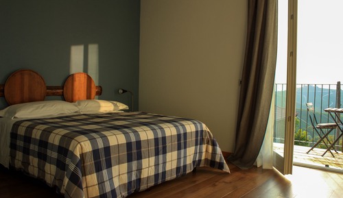 Standard-Doppelzimmer, Balkon, Hügelblick