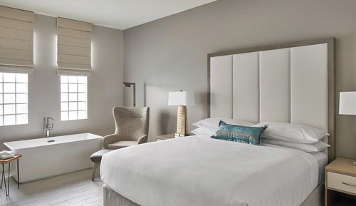 Premier-Zimmer, 1 King-Bett, Nichtraucher, Bergblick (Hearing Accessible)