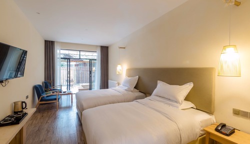 Design-Zimmer, zum Innenhof hin