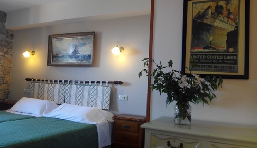 Doppelzimmer, Talblick (Double Bed + 2 Rollaway Bed)
