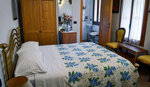 Classic-Doppel- oder -Zweibettzimmer