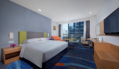 Standardzimmer, 1 King-Bett, Stadtblick (High Floor)
