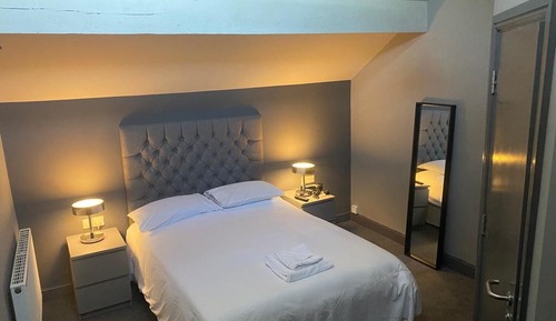 Basic-Apartment, mit Bad (Attic Room)