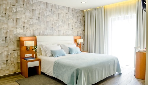 Superior-Doppel- oder -Zweibettzimmer, Balkon, Poolblick (9)