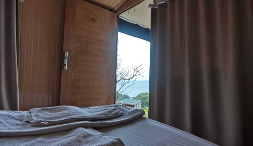 Basic-Zelt, 1 Doppelbett, eingeschränkter Meerblick, Hanglage