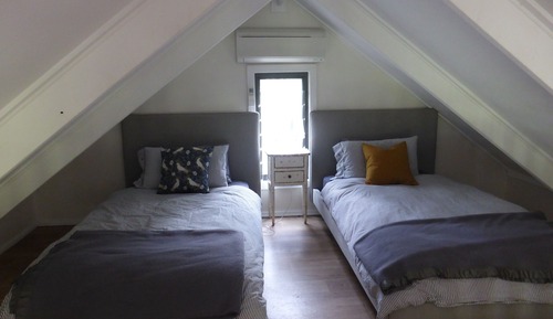Design-Ferienhütte, 2 Schlafzimmer, Küche, Flussblick