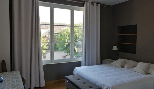 Familien-Suite, eigenes Bad, Blick auf den Innenhof (Suite familiale)