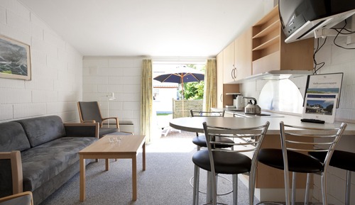 Basic-Ferienhaus, 2 Schlafzimmer, Terrasse, zum Garten hin