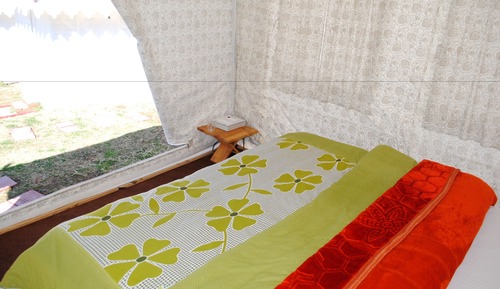 Executive-Zelt, 1 Doppelbett, Gemeinschaftsbad, Hügelblick
