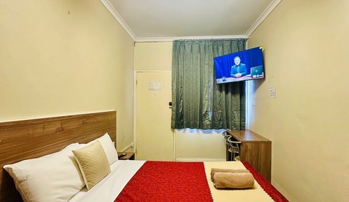 Doppelzimmer, 1 Doppelbett (Upper Floor, Limited Parking)