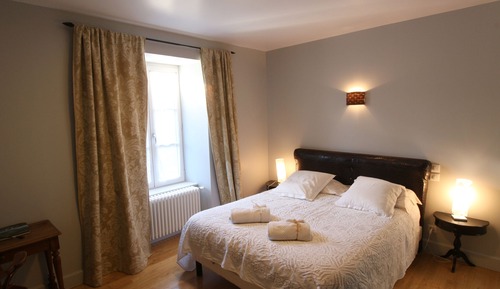 Classic-Dreibettzimmer, mit Bad, Gartenblick (Auvergnate)