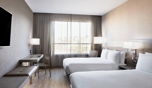 Zimmer, 2 Queen-Betten, Stadtblick (Mobility Accessible, Roll-In Shower)