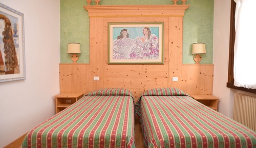 Classic-Doppel- oder -Zweibettzimmer