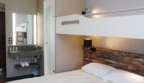 Dreibettzimmer, Mehrere Betten