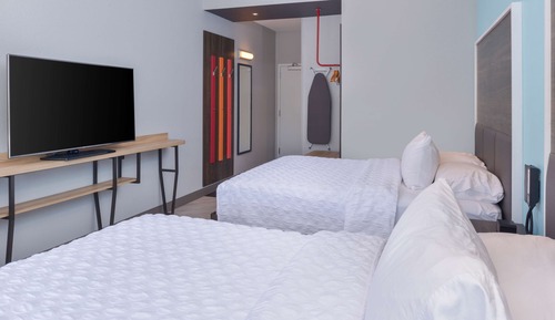 Zimmer, 2 Queen-Betten, barrierefrei (Hearing)