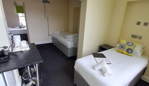 Dreibettzimmer, Mehrere Betten