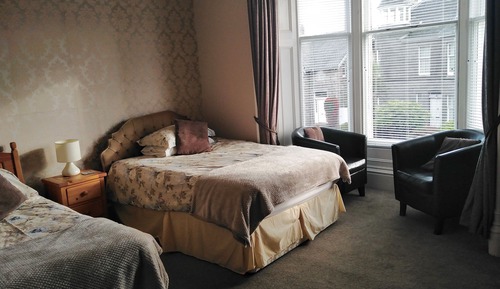 Comfort-Dreibettzimmer (with Shower)