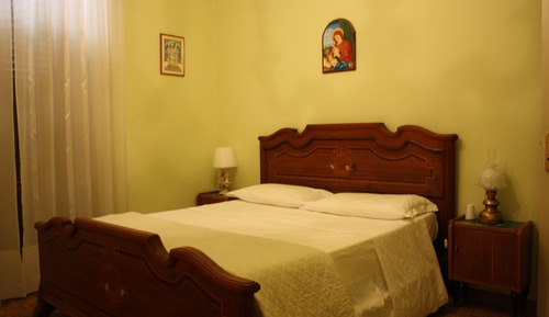 Doppel- oder Zweibettzimmer