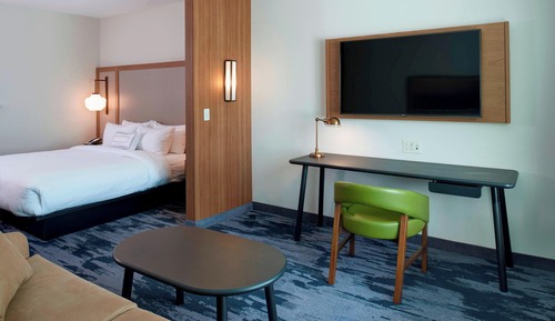 Suite, 1 King-Bett und Schlafsofa (Mobility/Hearing Access, Roll-in Shwr)