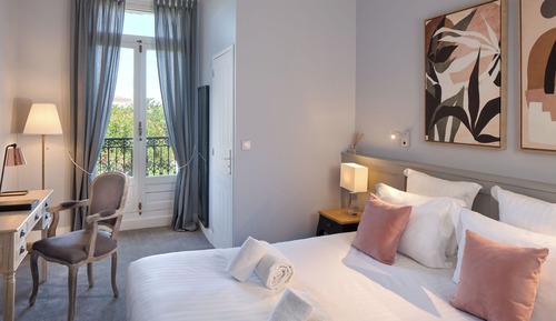 Superior-Doppel- oder -Zweibettzimmer