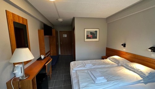 Doppel- oder Zweibettzimmer