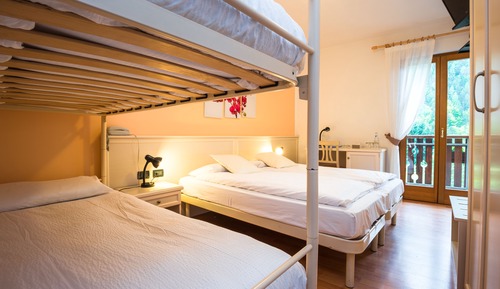Standard-Vierbettzimmer