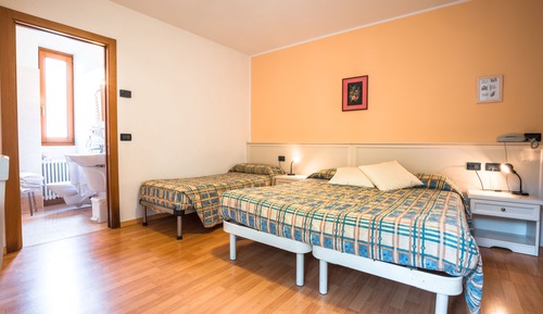 Standard-Doppel- oder -Zweibettzimmer