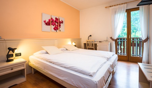 Standard-Doppel- oder -Zweibettzimmer