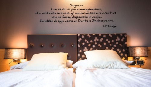 Superior-Doppel- oder -Zweibettzimmer