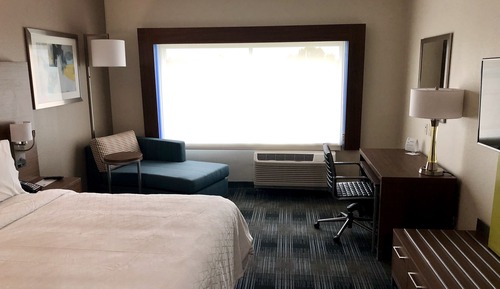 Standardzimmer, 1 King-Bett, rollstuhlgeeignete Dusche (Communications)