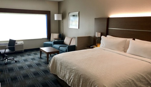 Suite, 1 King-Bett, leicht zugängliche Dusche mit Duschsitz (Communications)