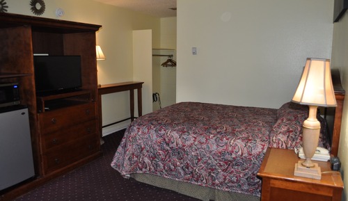 Classic-Zimmer, 1 Queen-Bett, Kühlschrank und Mikrowelle