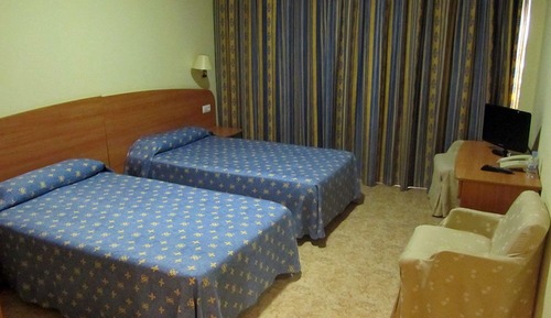 Doppel- oder Zweibettzimmer