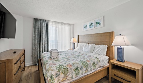 Condo, 3 Bedrooms, Oceanfront (1706)