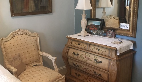 Anthony David Room, 1 Queen bed, Shared bathroom. Credit cards accepted, Cash or Checks preferred