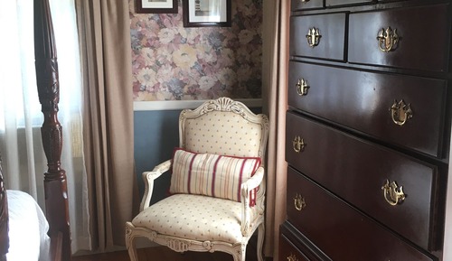 Edith Ann Room, 1 Queen bed, Shared bathroom. Credit cards accepted, Cash or Checks preferred