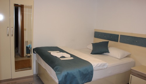 Familien-Studiosuite, 1 Schlafzimmer, Kochnische, zum Garten hin