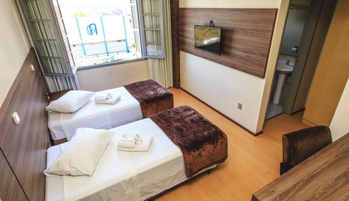 Comfort-Zimmer, Zimmerreinigung, Blick auf den Innenhof