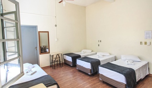 Familien-Vierbettzimmer, 1 Schlafzimmer, Klimaanlage, Blick auf den Innenhof