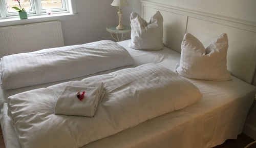 Standard-Doppelzimmer, Gemeinschaftsbad