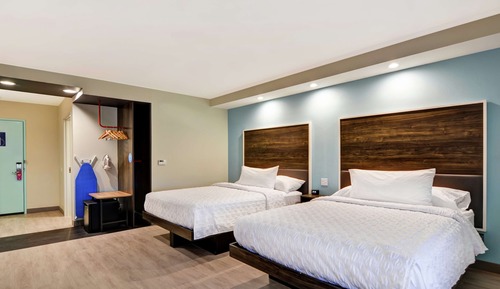 Zimmer, 2 Queen-Betten, barrierefrei, Badewanne