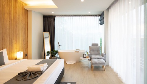 Deluxe-Zimmer, Badewanne, Poolseite